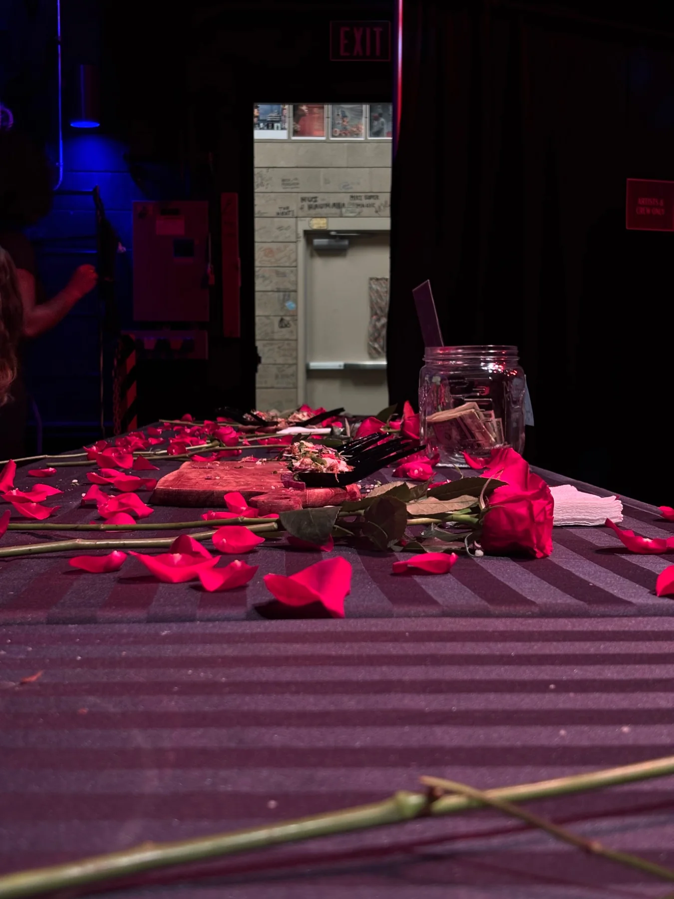 SERVANT food display with red roses