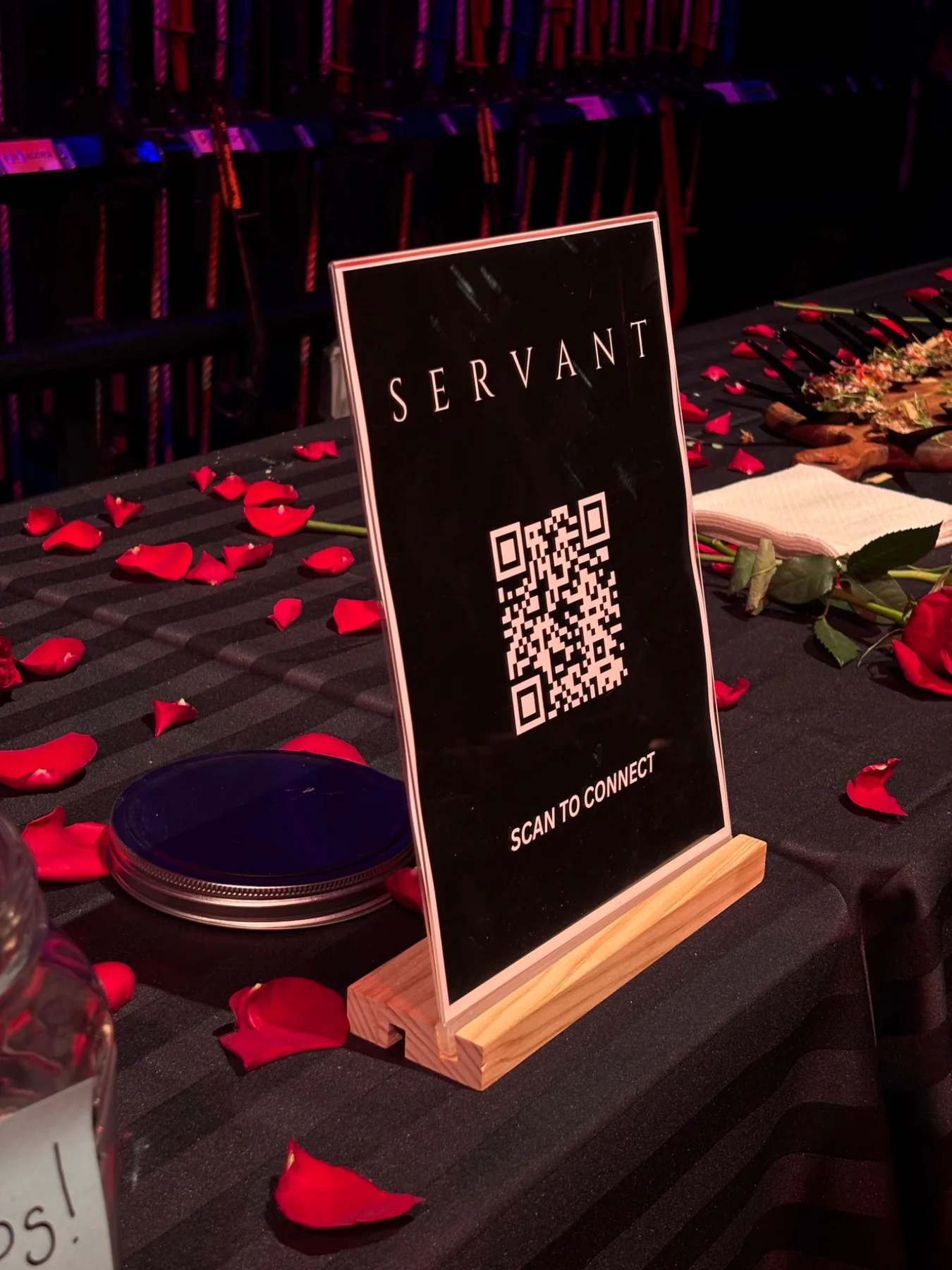 SERVANT branded event sign